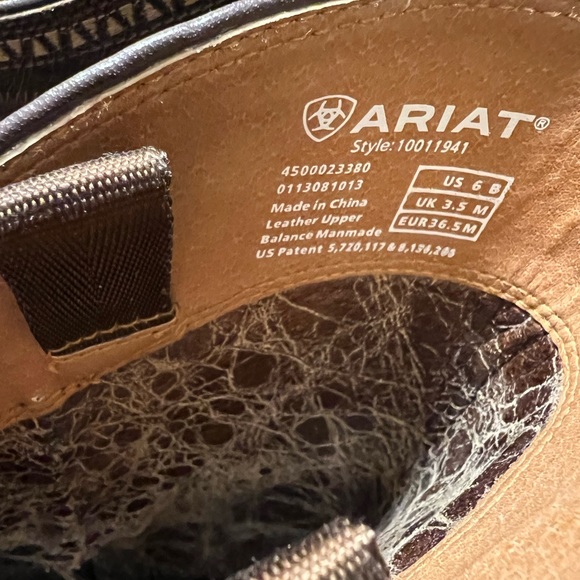 Ariat size 6 cowboy boots - Picture 2 of 3